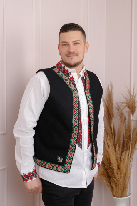 Vesta traditionala neagra cu broderie geometrica multicolora Radu [3]