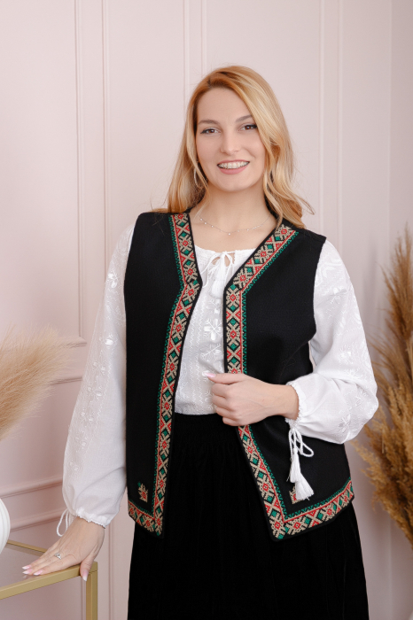Vesta traditionala neagra cu broderie geometrica multicolora Rodica [4]