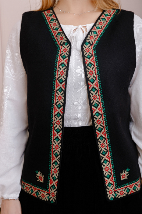 Vesta traditionala neagra cu broderie geometrica multicolora Rodica [2]