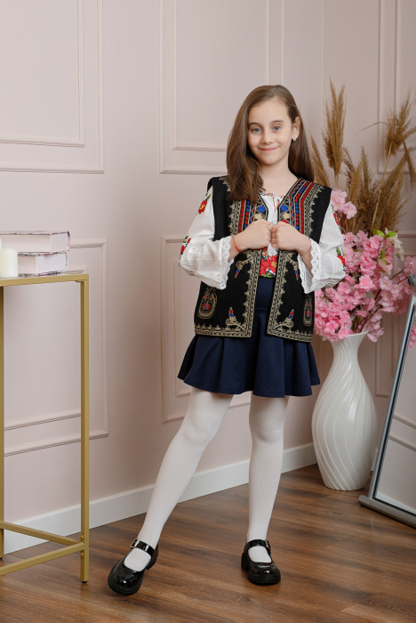 Vesta traditionala neagra pentru fetite cu broderie florala multicolora Catalina 02 [4]