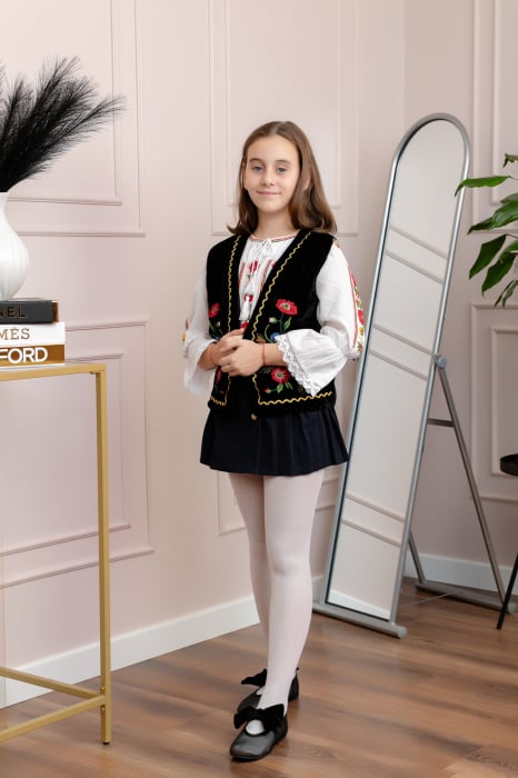 Vesta traditionala neagra pentru fetite cu broderie florala multicolora Laura [4]