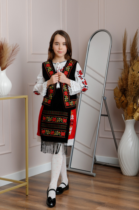 Vesta traditionala neagra pentru fetite cu broderie florala rosie Sonia 02 [3]