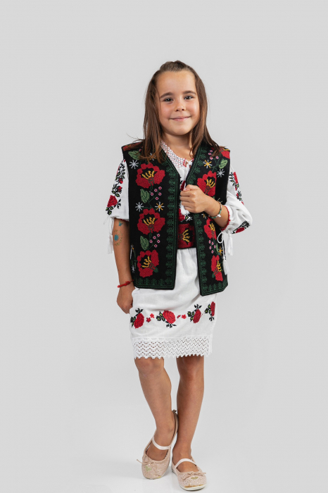 Vesta traditionala neagra pentru fetite cu broderie florala rosie Zina [4]