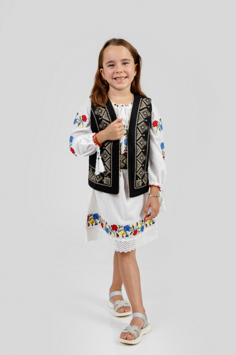 Vesta traditionala neagra pentru fetite cu broderie geometrica crem Flavia 01 [3]