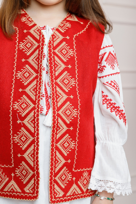 Vesta traditionala rosie pentru fetite cu broderie geometrica crem Flavia 02 [2]