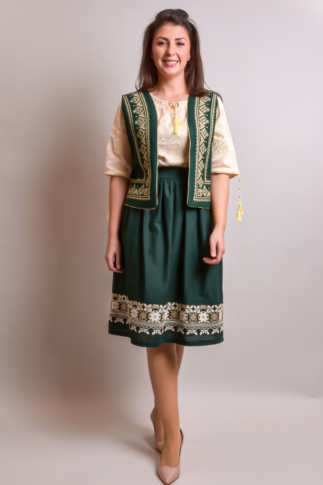 Vesta traditionala verde cu broderie geometrica crem Olivia [3]