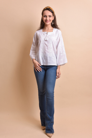 Bluza alba cu motiv floral alb Alexia [2]