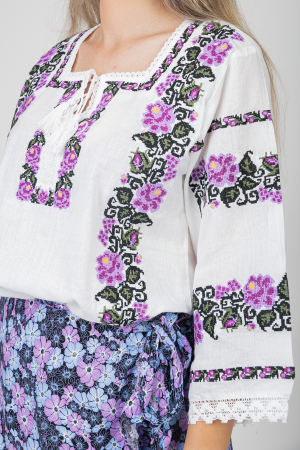 Bluza alba cu motiv floral mov Dalia 02 [1]