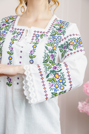 Bluza alba cu motiv floral multicolor Andreea 02 [1]