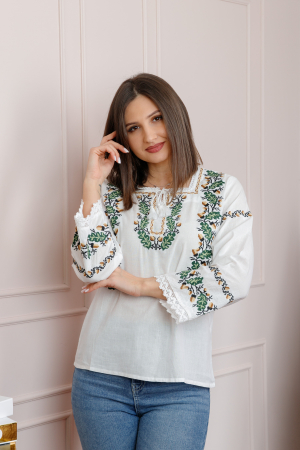 Bluze cu motive traditionale - Bluza alba cu motiv floral verde Teodora