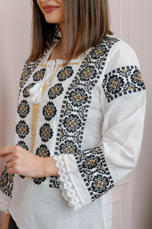Bluza alba cu motiv geometric negru Simina [1]