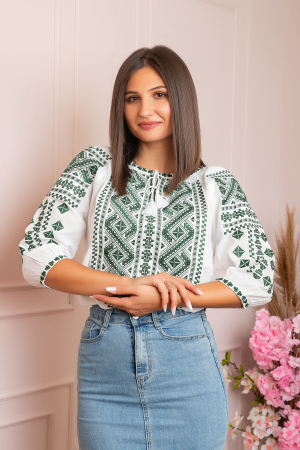 Bluze cu motive traditionale - Bluza alba cu motiv geometric verde Minerva 02