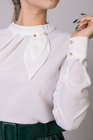 Bluza alba eleganta cu pliuri la bust si aplicatie decorativa [1]