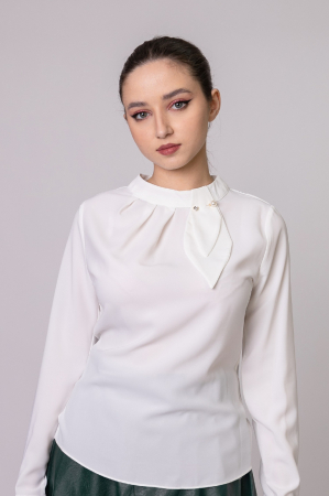 Bluza alba eleganta cu pliuri la bust si aplicatie decorativa [2]