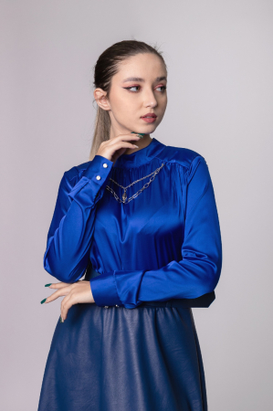 Bluza albastra eleganta cu lantisor decorativ [2]