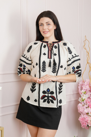 Bluze cu motive traditionale - Bluza crem cu motiv floral negru Estera 01