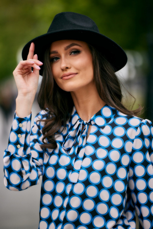 Bluza cu funda la gat si imprimeu cu cercuri [1]