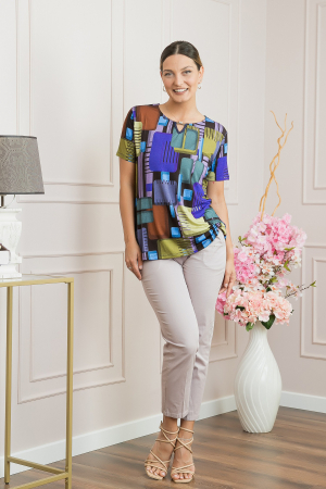 Bluza cu imprimeu geometric albastru si detaliu metalic [3]