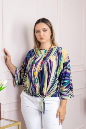 Bluza cu imprimeu mov abstract si colier decorativ [2]