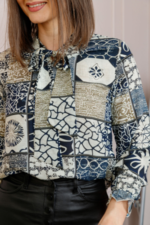 Bluza eleganta Nathalie cu funda la gat si imprimeu bleumarin si bej [1]