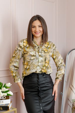 Bluze - Bluza eleganta Nathalie cu funda la gat si imprimeu cu fluturi galben pastel