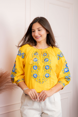 Bluza galbena cu motiv floral albastru Brandusa [2]