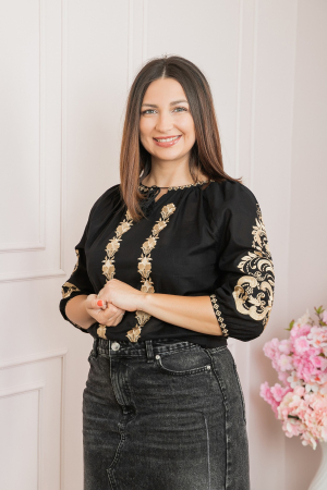 Bluze cu motive traditionale - Bluza neagra cu motiv floral auriu Brigita 01
