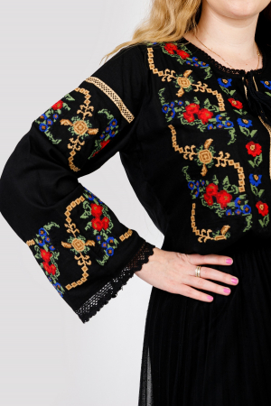 Bluza neagra cu motiv floral multicolor Afrodita 05 [1]