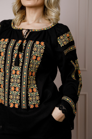 Bluza neagra cu motiv floral multicolor Ariadna [1]