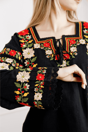 Bluza neagra cu motiv floral multicolor Rania [1]