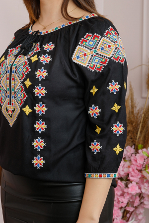 Bluza neagra cu motiv geometric multicolor Iuliana [1]