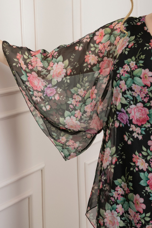 Bluza neagra din voal cu imprimeu floral si maneci fluture [1]