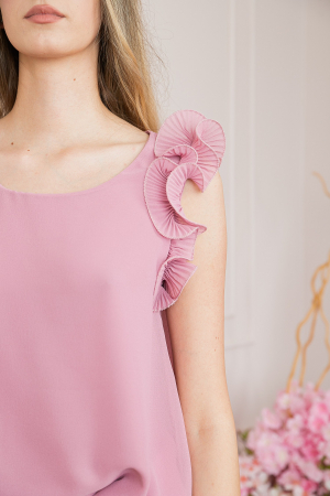 Bluza roz din voal cu volane la umeri [1]