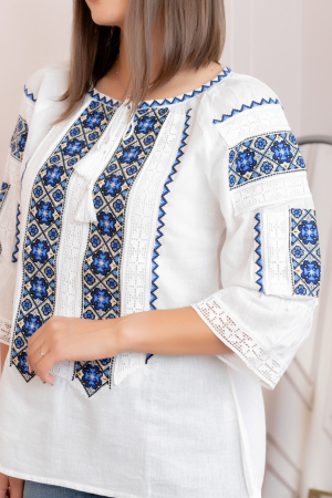 Bluza tip ie alba cu broderie geometrica albastra Irene [1]