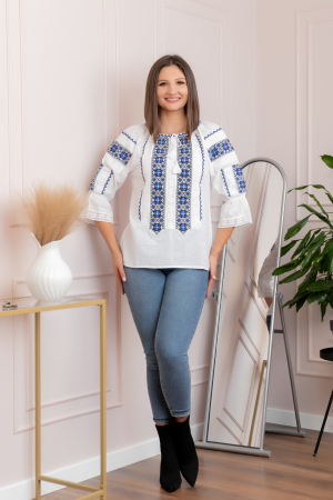 Bluza tip ie alba cu broderie geometrica albastra Irene [3]
