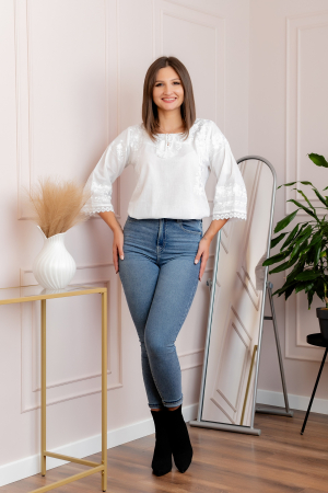 Bluza tip ie alba cu motiv floral alb Angelica [3]