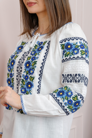 Bluza tip ie alba cu motiv floral albastru Alexandra 01 [1]