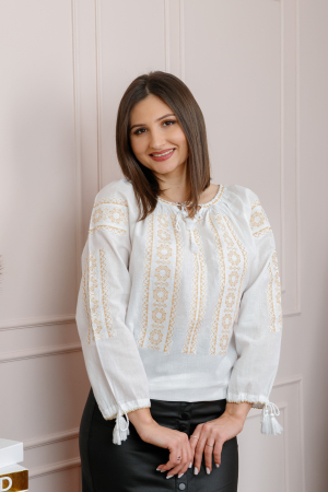 Ie cu maneca lunga - Bluza tip ie alba cu motiv floral auriu Sorina