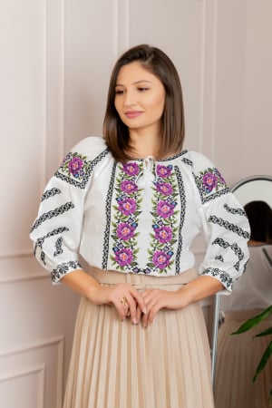 Ie cu maneca scurta - Bluza tip ie alba cu motiv floral mov Iolanda