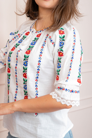 Bluza tip ie alba cu motiv floral multicolor Rozalia [1]