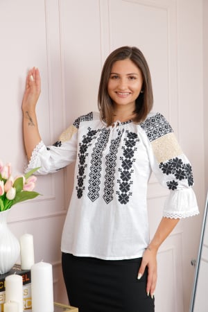 Ie cu maneca scurta - Bluza tip ie alba cu motiv floral negru Mioara