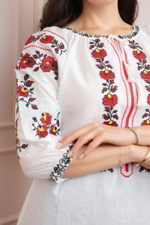 Bluza tip ie alba cu motiv floral rosu Filofteia [1]