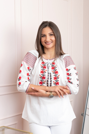 Bluza tip ie alba cu motiv floral rosu Viorica [2]