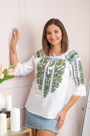 Ie cu maneca scurta - Bluza tip ie alba cu motiv floral verde Arabella