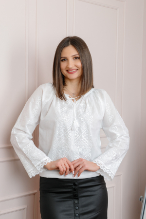 Ie cu maneca lunga - Bluza tip ie alba cu motiv geometric alb Aura