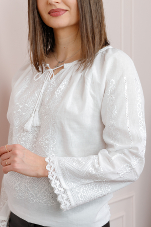 Bluza tip ie alba cu motiv geometric alb Aura [1]