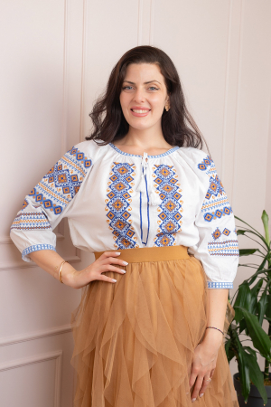 Ie cu maneca scurta - Bluza tip ie alba cu motiv geometric multicolor Ela