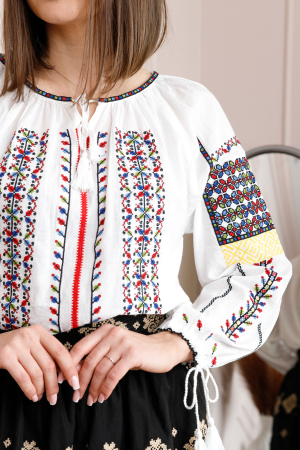Bluza tip ie alba cu motiv geometric multicolor Sorana [1]