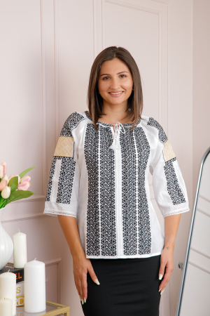 Ie cu maneca scurta - Bluza tip ie alba cu motiv geometric negru Dora