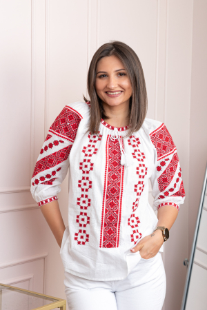 Ie cu maneca scurta - Bluza tip ie alba cu motiv geometric rosu Ioana